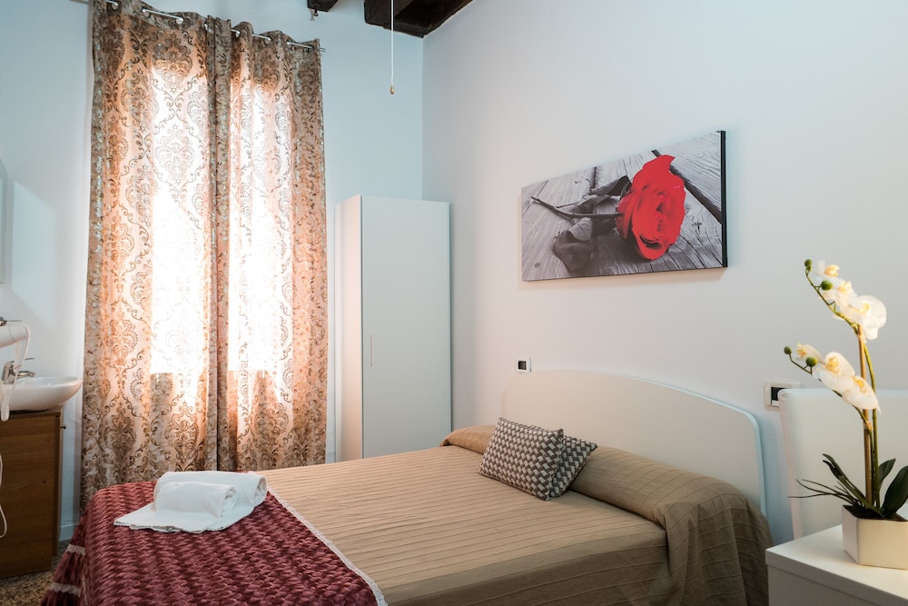 Double Room, Shared Bathroom photo 1
