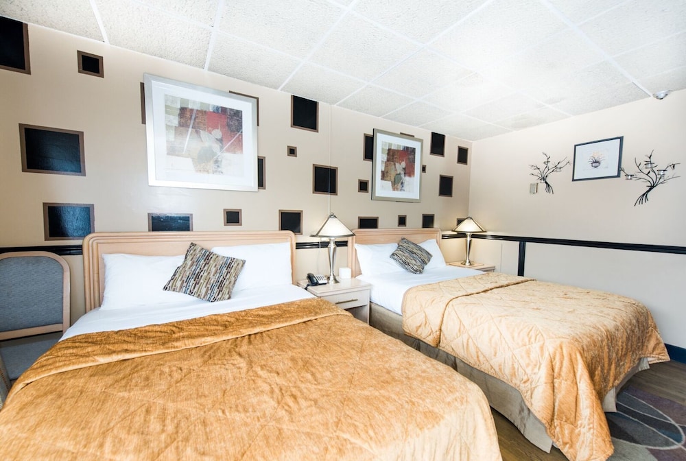 Double Room, 2 Queen Beds, Kitchenette photo 2
