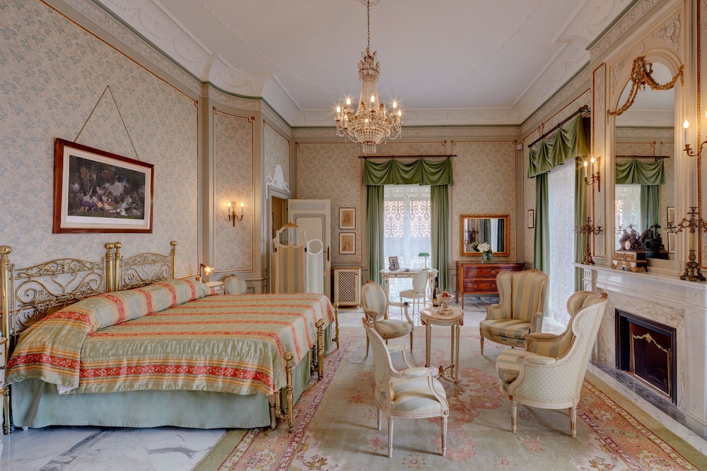 Suite, Sea View (Caruso)