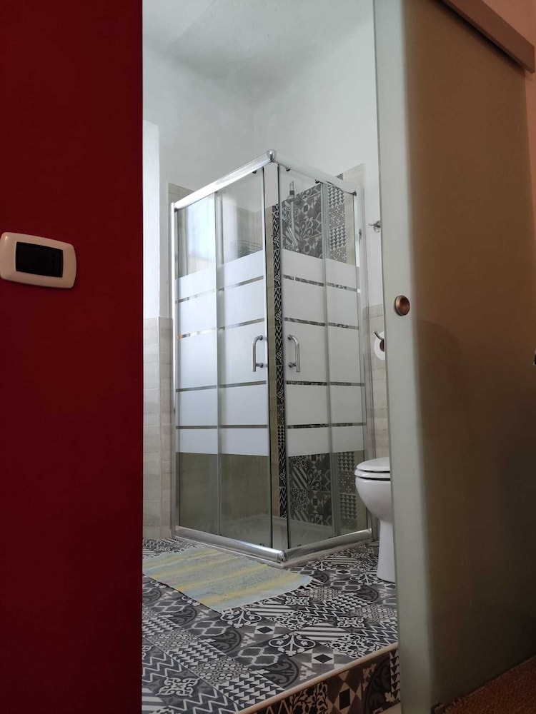 Basic Quadruple Room, Multiple Beds photo 3