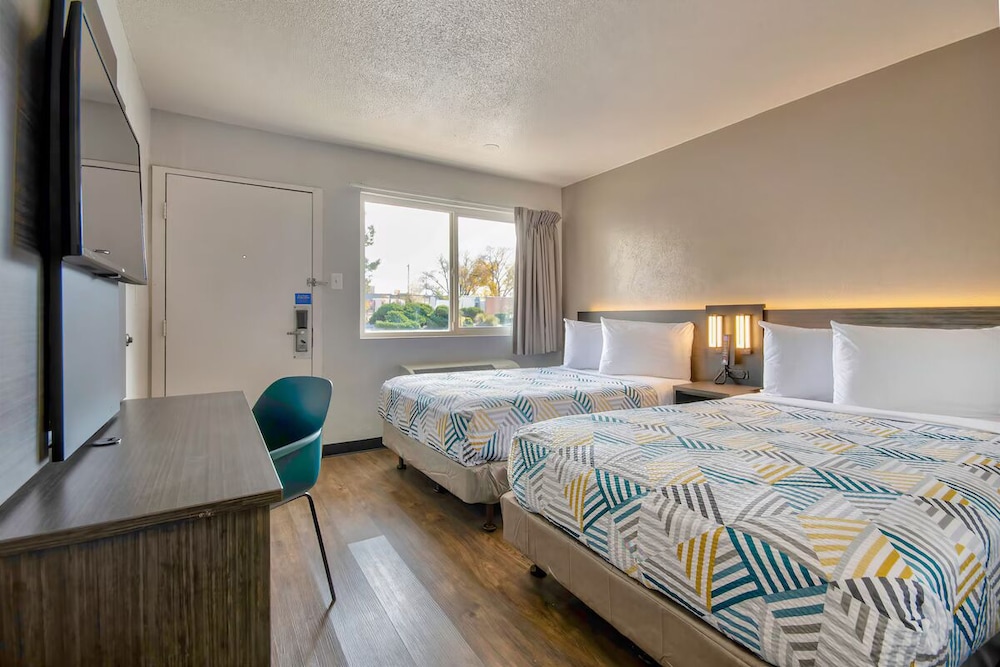 Deluxe Room, 2 Double Beds, Non Smoking, Refrigerator & Microwave photo 2