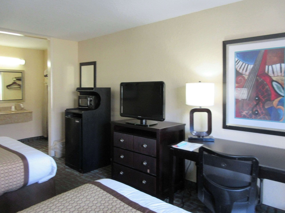 Standard Room, 2 Queen Beds, Non Smoking photo 2