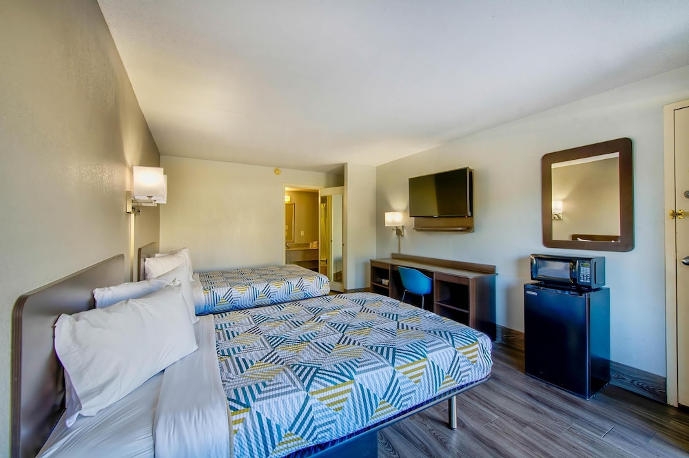 Deluxe Room, 2 Double Beds, Non Smoking, Refrigerator & Microwave - Photo 1