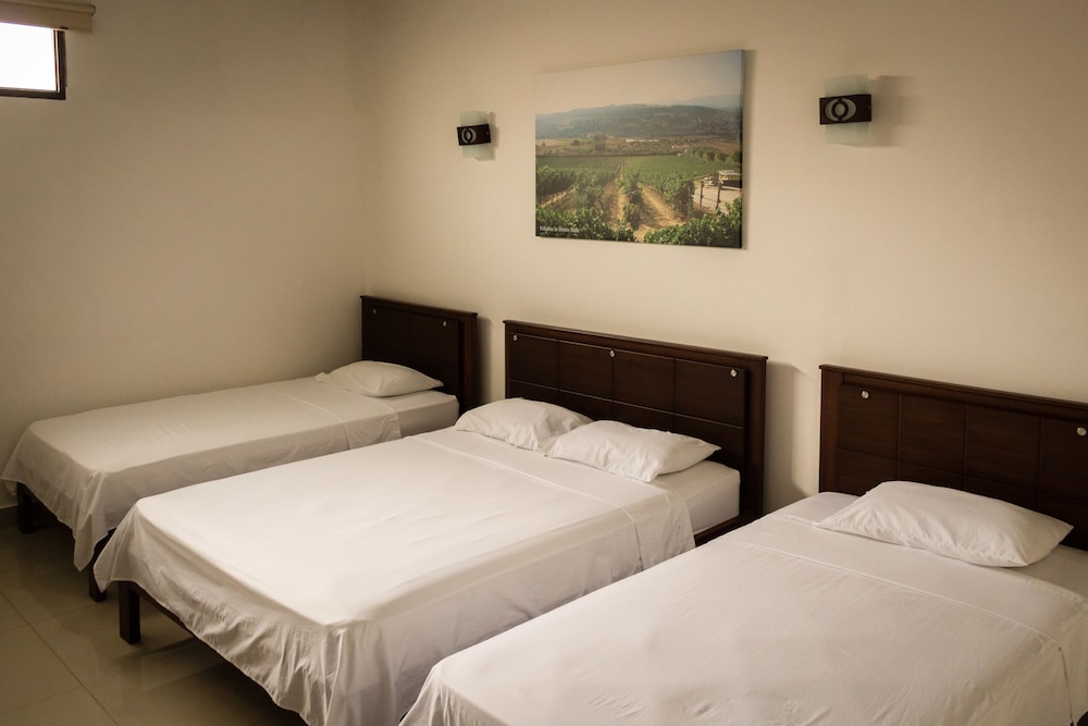 Family Quadruple Room, Multiple Beds, Non Smoking photo 3