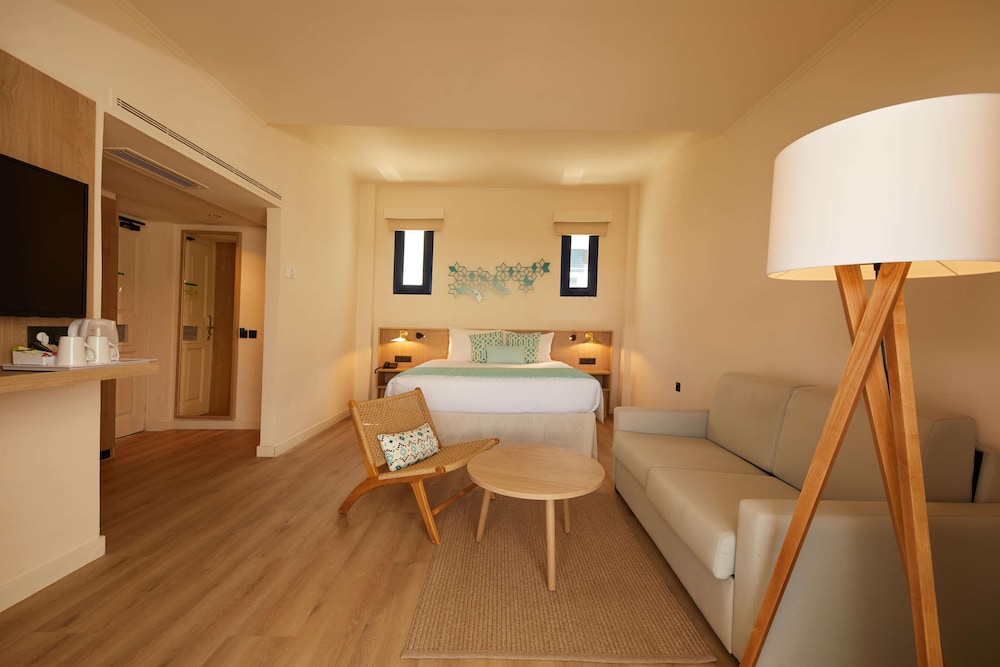 Junior Suite, Balcony (3 Adults) - Photo 1