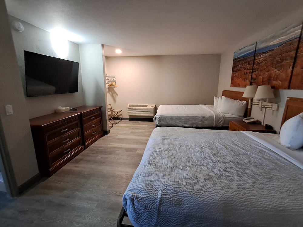Family Suite, 2 Queen Beds, Non Smoking photo 2