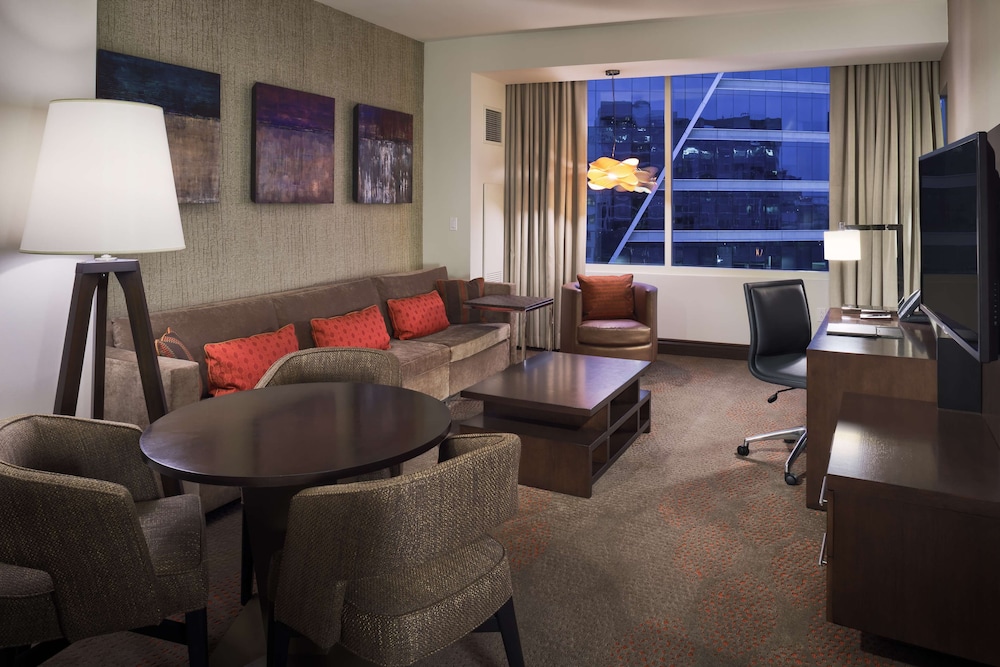 Junior Suite, 1 King Bed, Accessible, Non Smoking (Deluxe) photo 2