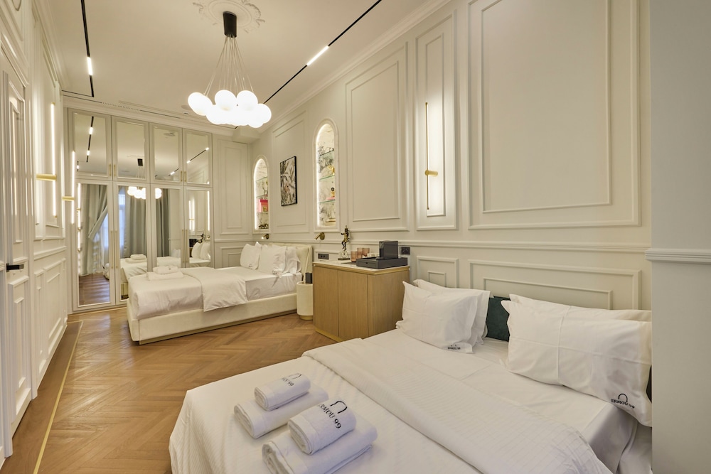 Comfort Suite, Balcony, City View