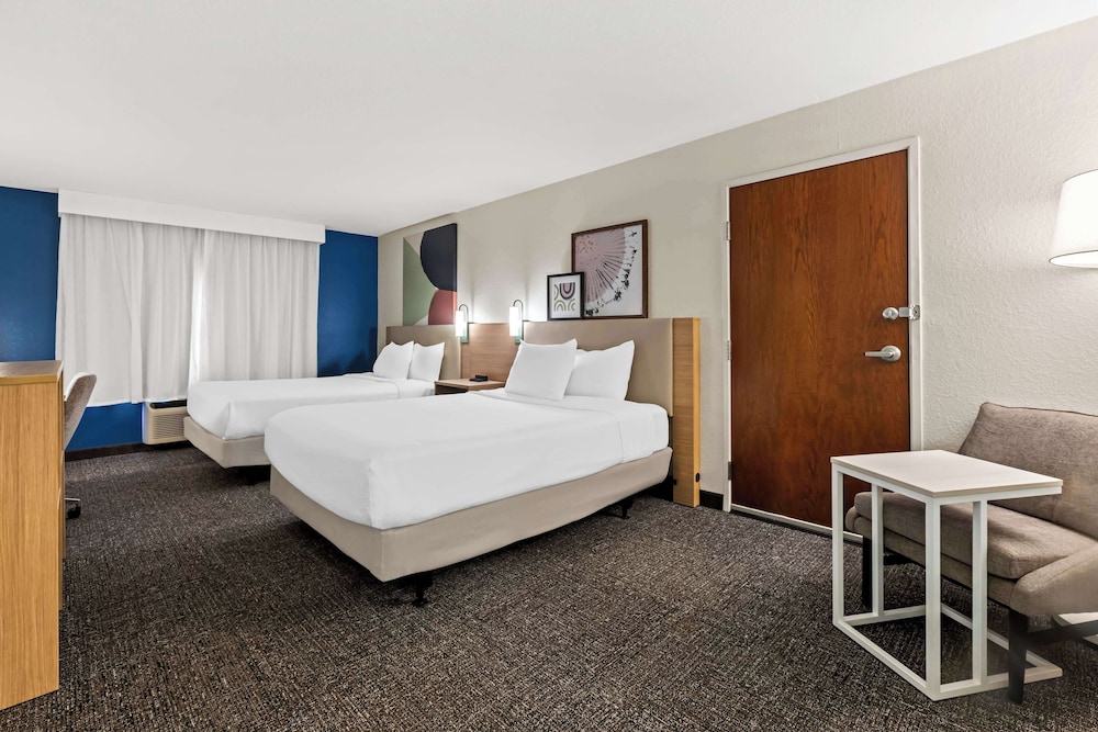 Room, 2 Queen Beds - Photo 2