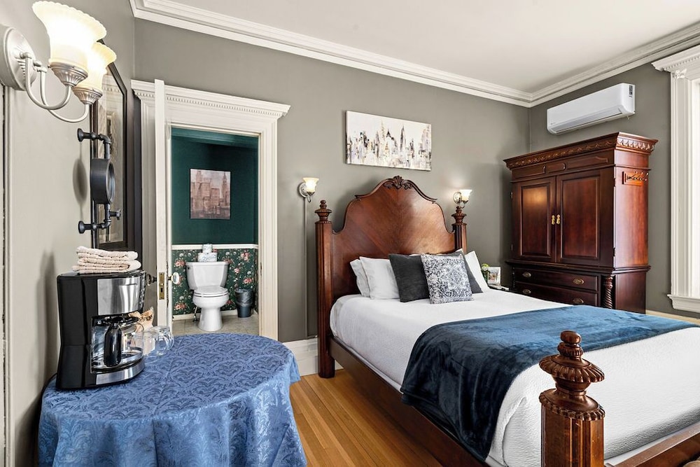 Park Avenue Suite photo 2