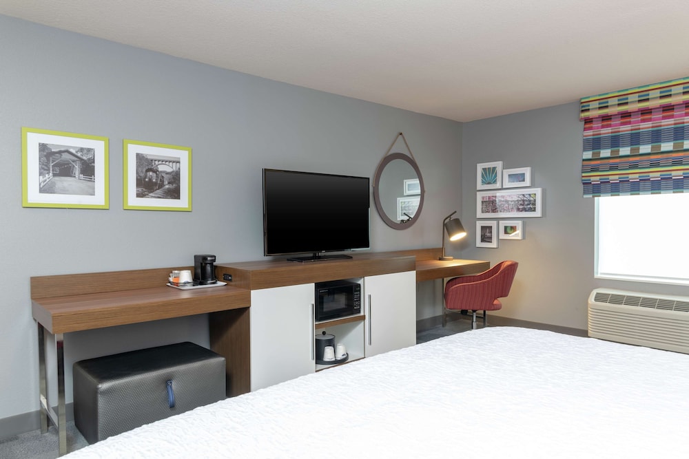 Room, 1 King Bed, Accessible, Bathtub photo 1