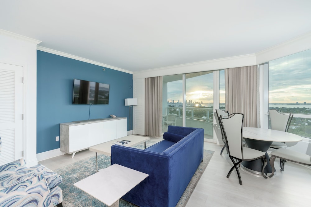 Tresor Bayview Corner One Bedroom