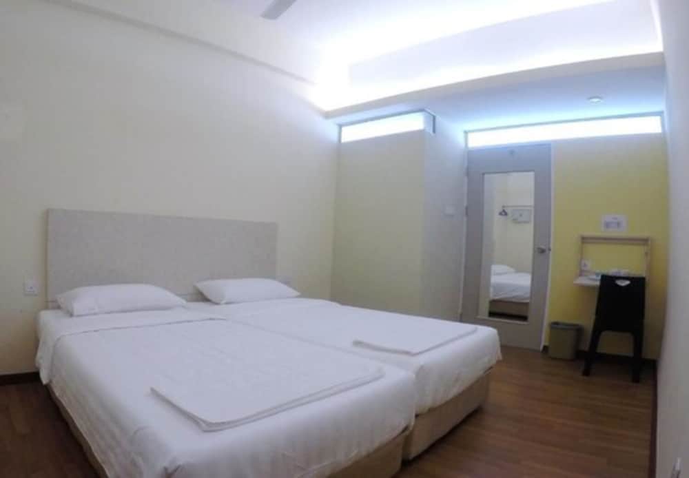 Standard Twin Room - Photo 1