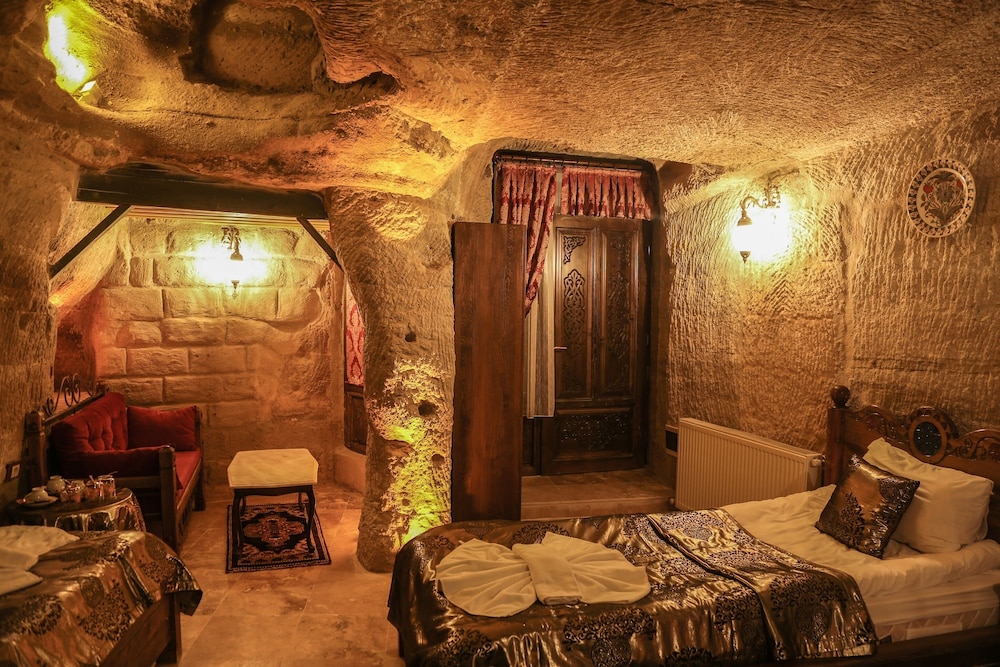 (104) Deluxe Cave Suite photo 2