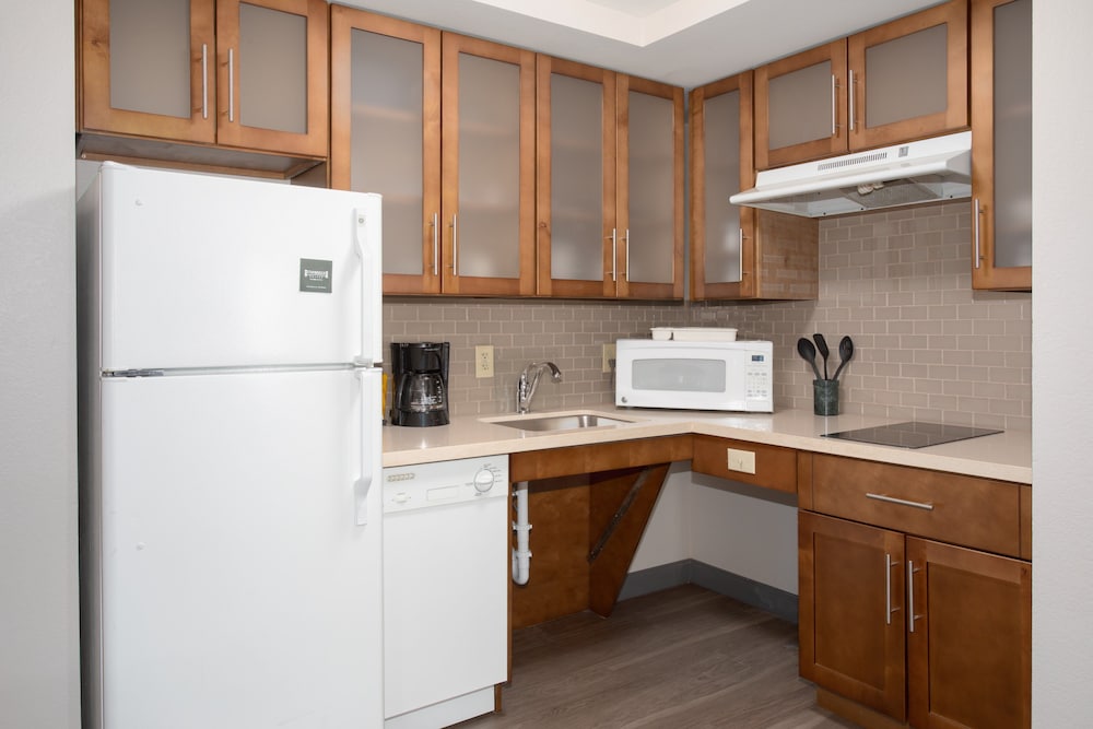 Suite, 1 Bedroom, Mobility Accessible, Kitchen (Communications) - Photo 5
