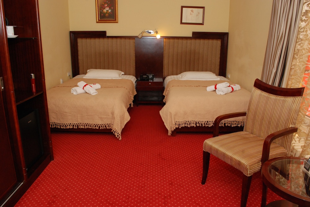 Standard Double Room - Photo 9