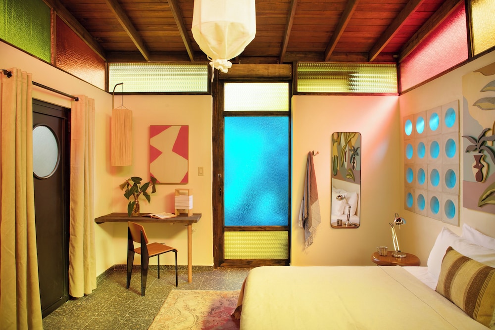 Design Suite, 1 King Bed, Patio