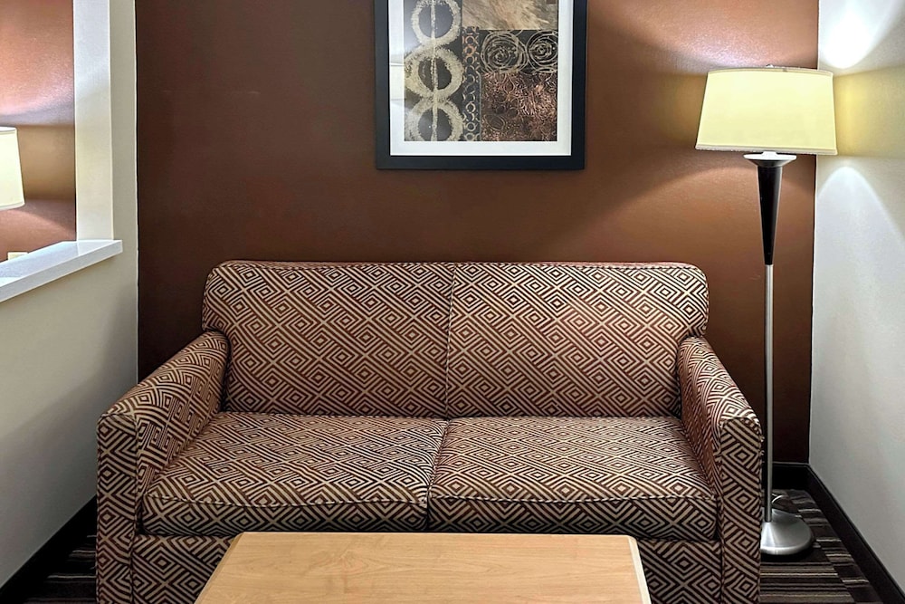 Suite, Multiple Beds, Non Smoking - Photo 6