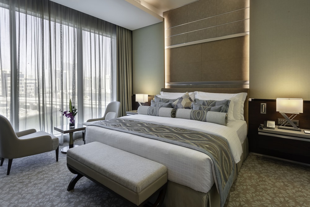 Superior Room, 1 King Bed, Canal View