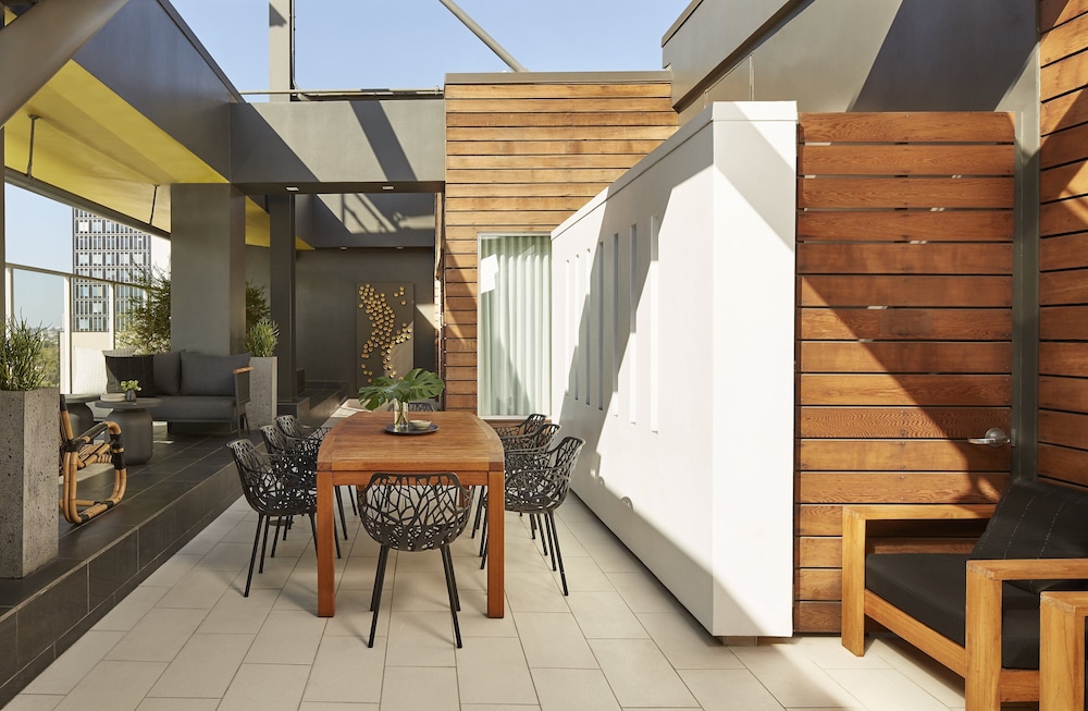 Penthouse, 1 King Bed (Wilshire)