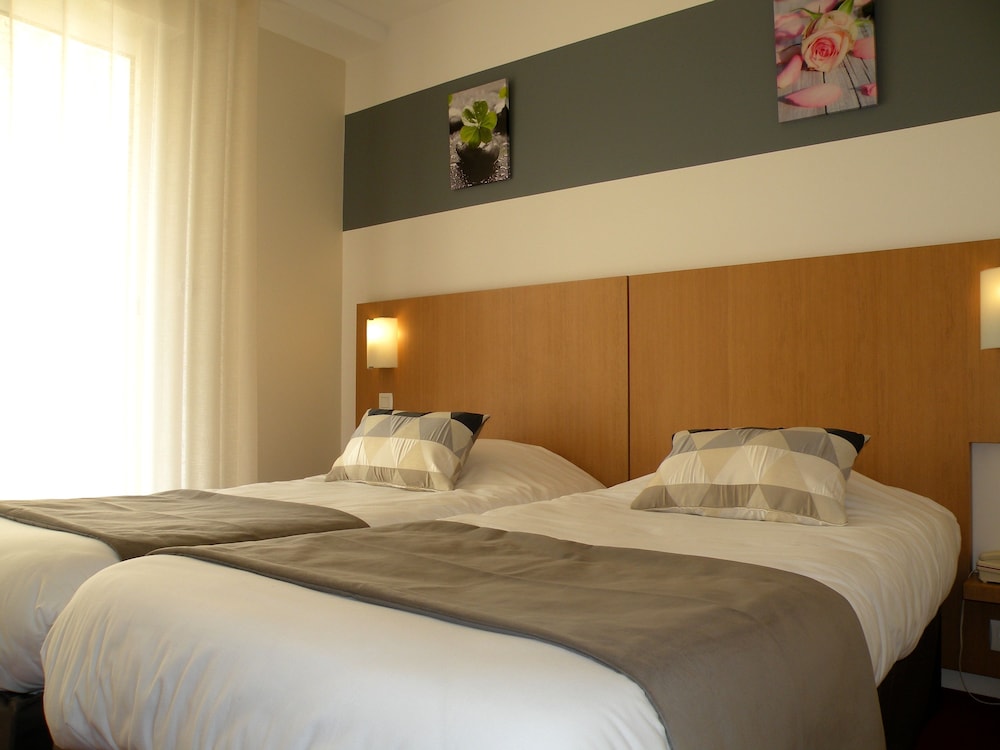 Superior Twin Room, Balcony - Photo 2
