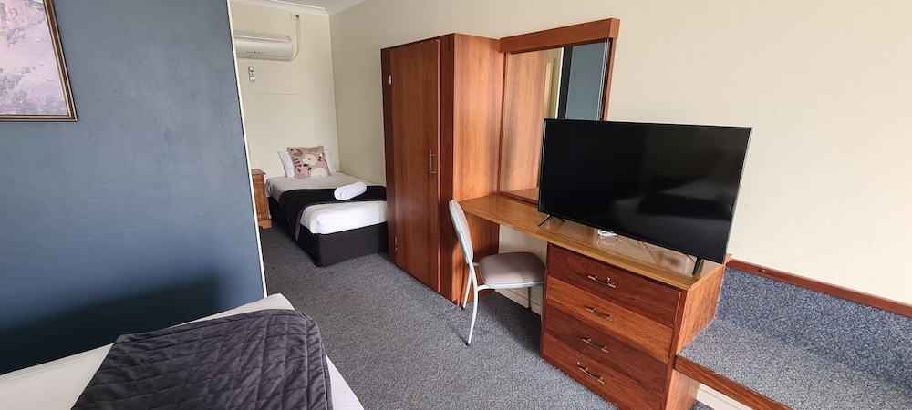 Standard Room, Multiple Beds (Non Refurbished) photo 3