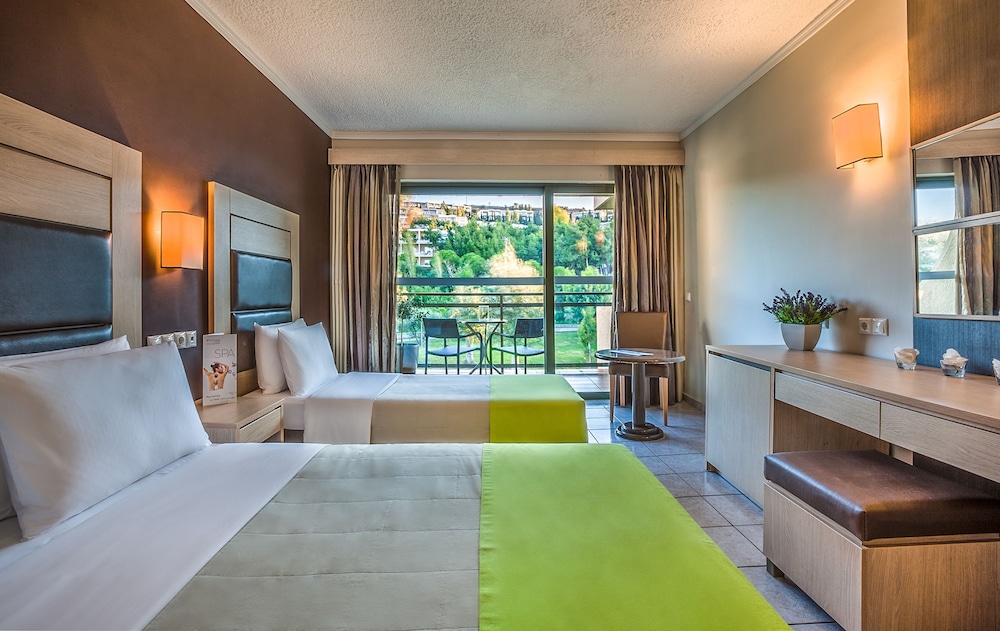 Basic Double Room (Land View) - Photo 4