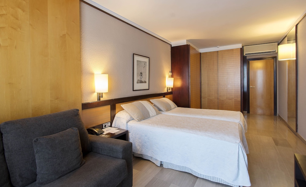 Standard Double or Twin Room, Balcony, Pool View - Photo 3