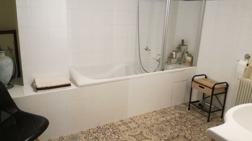 Double Room, Shared Bathroom photo 2
