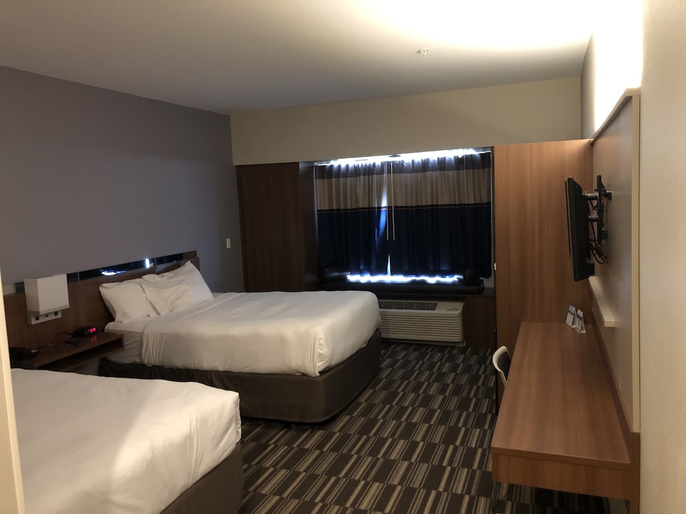 Room, 2 Queen Beds, Mobility Accessible, Non Smoking (Hearing/Roll-In Shower)