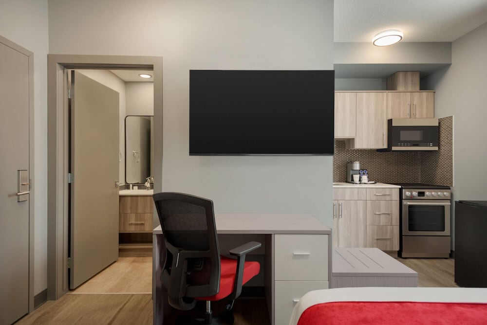 Room, 1 Queen Bed, Non Smoking, Kitchenette - Photo 1