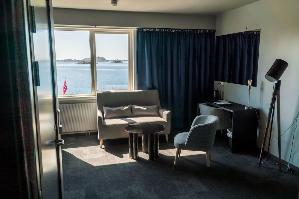Business Double Room, 1 Queen Bed, Sea View photo 3
