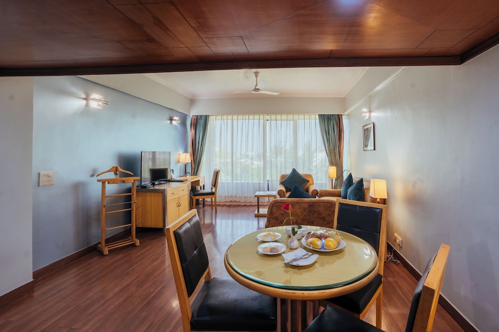Suite - Photo 3