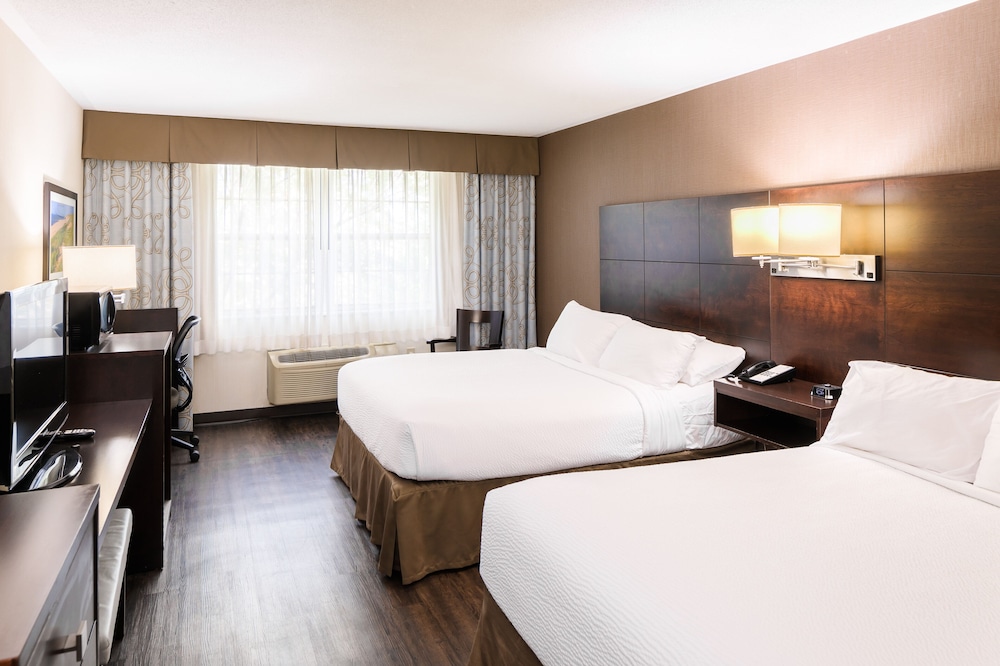 Standard Room, 2 Queen Beds - Photo 4