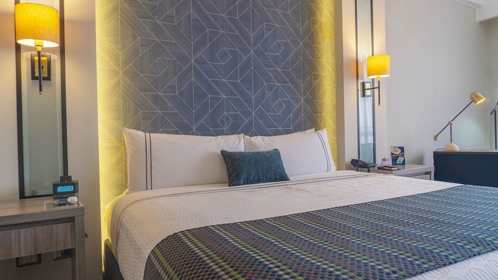 Executive Room, 1 King Bed - Photo 2