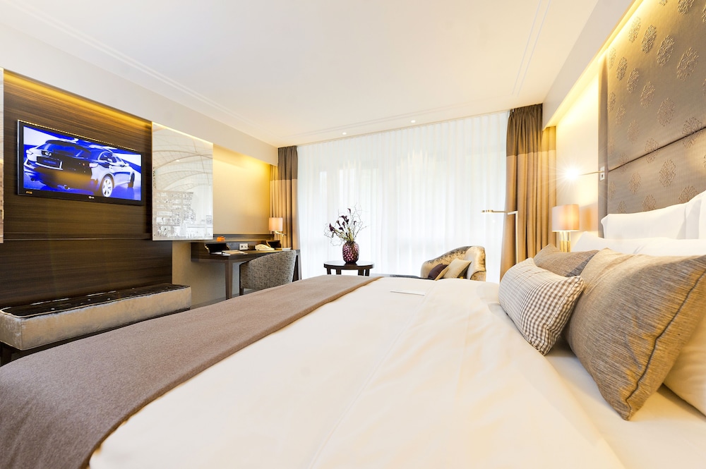 Room, 1 Queen Bed (Surprise)