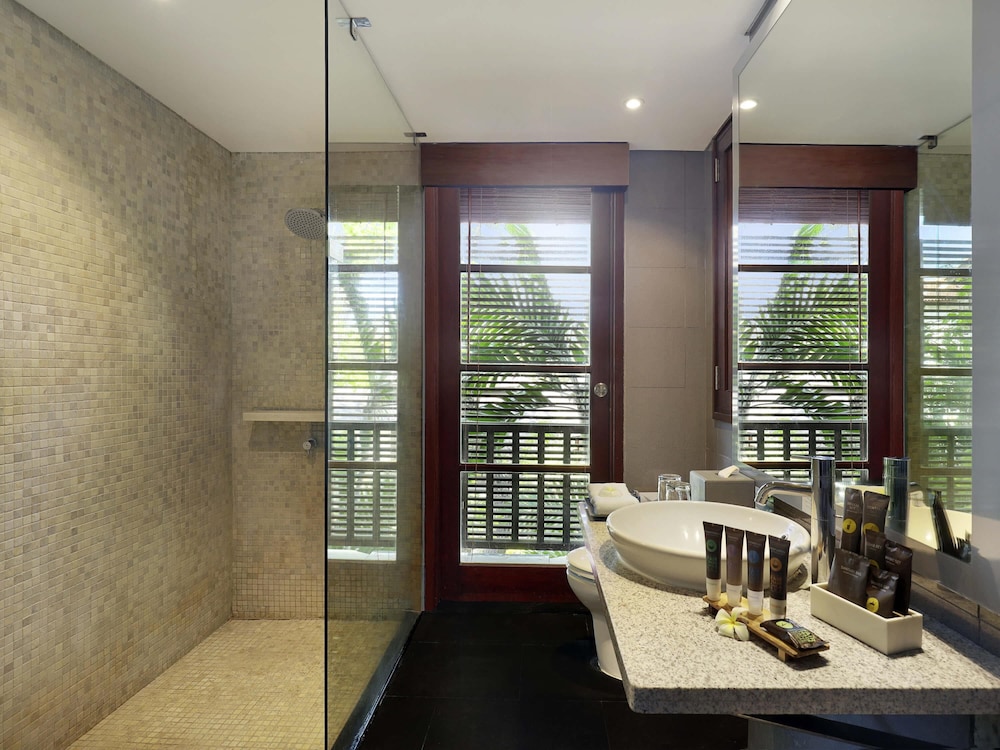 Suite, 3 Bedrooms, Terrace - Photo 10