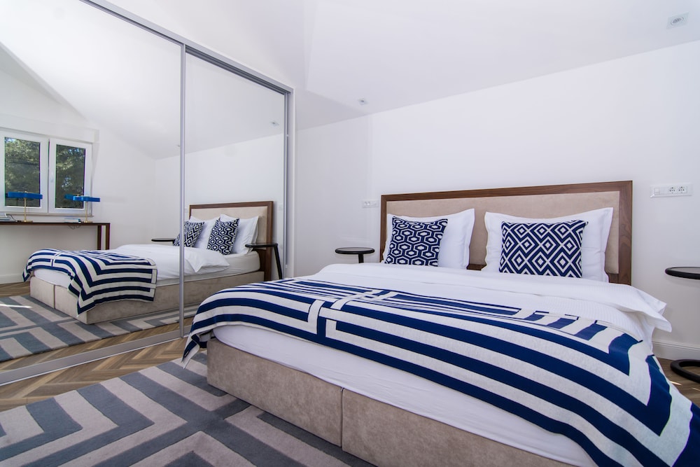 Luxury Apartment, Multiple Beds, Sea View photo 3