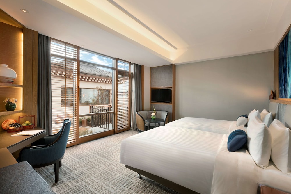 Executive Room, 1 King Bed, Garden View photo 3