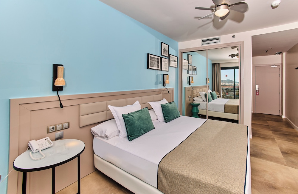 Superior Room thumbnail 5