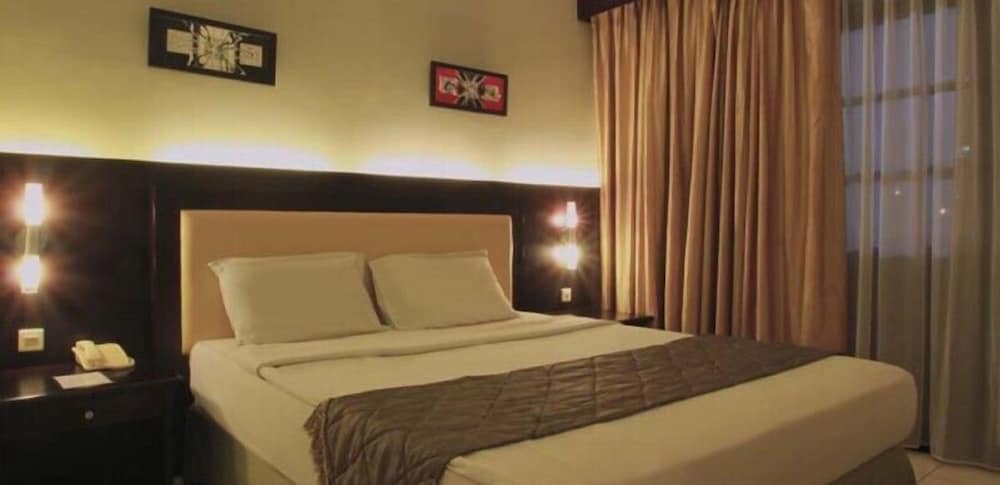 Deluxe Recreation Room