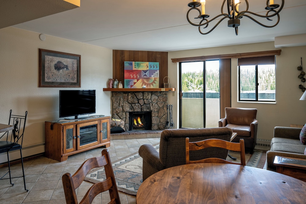 Suite, 1 Bedroom - Photo 13