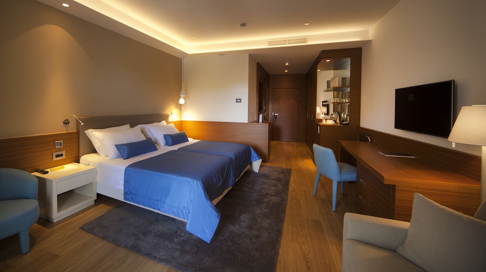 Deluxe Double Room with Balcony and Sea Side