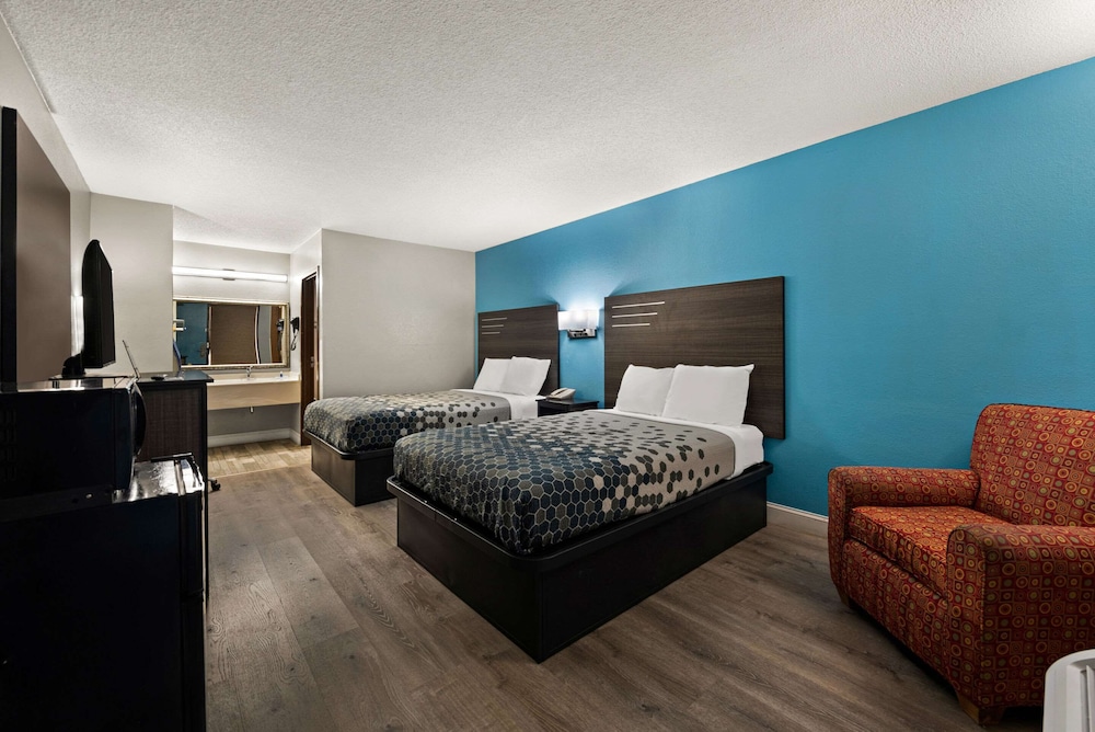 Standard Room, 2 Double Beds, Non Smoking - Photo 3