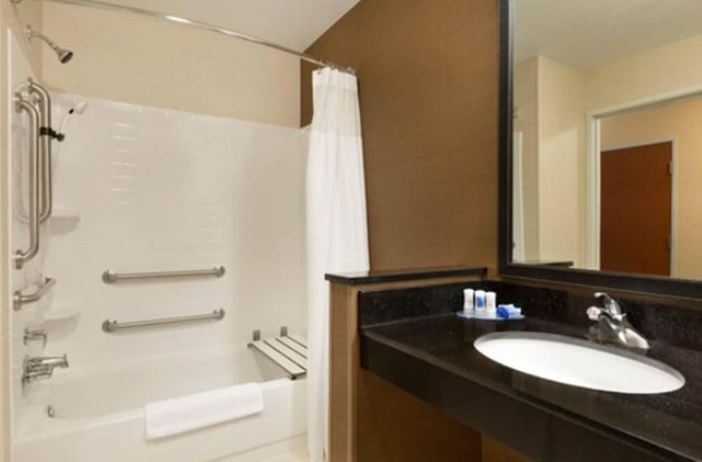 Suite, 1 King Bed with Sofa bed, Non Smoking - Photo 8