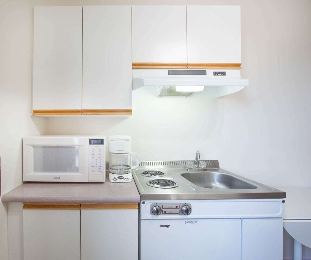 Executive, Kitchenette with 1 king bed