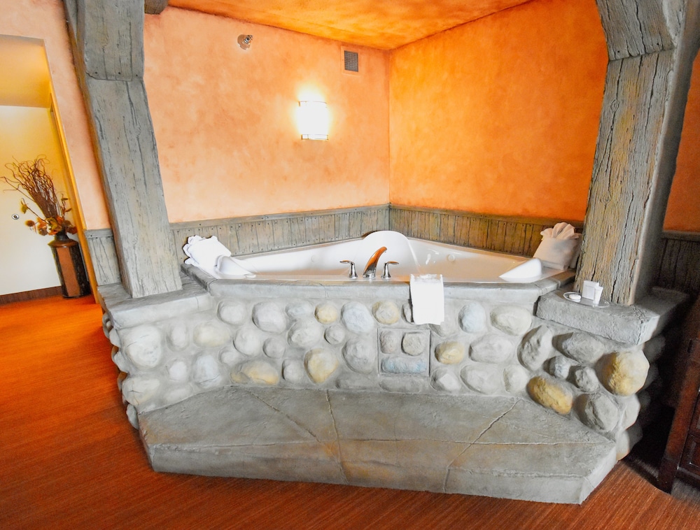 Honeymoon Room, 1 King Bed - Photo 3