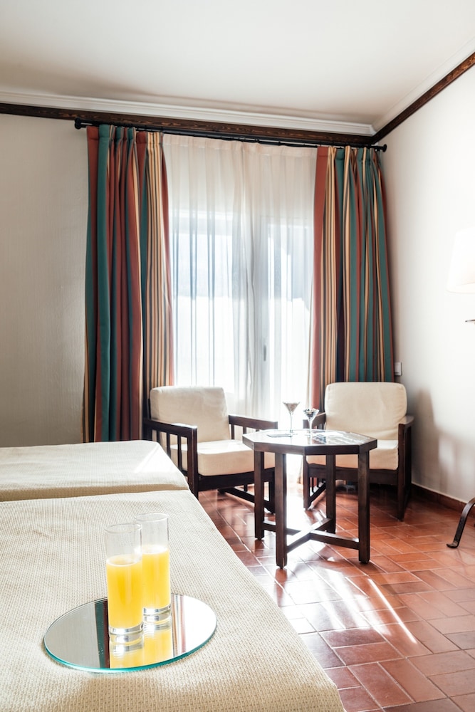Standard Twin Room - Photo 6