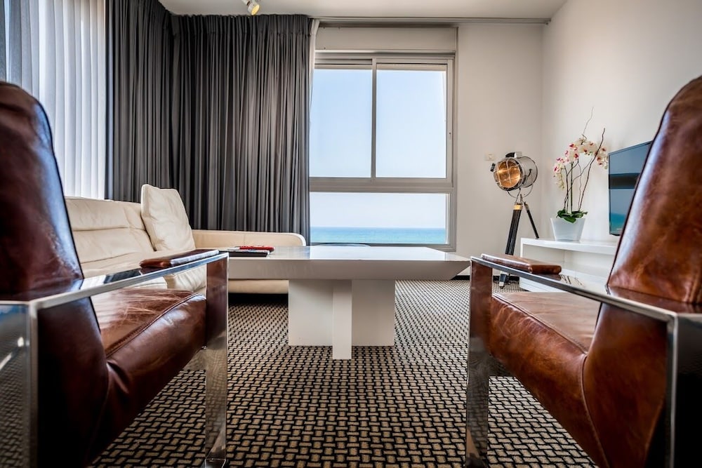 Luxury Apartment, 3 Bedrooms, Balcony, Sea View