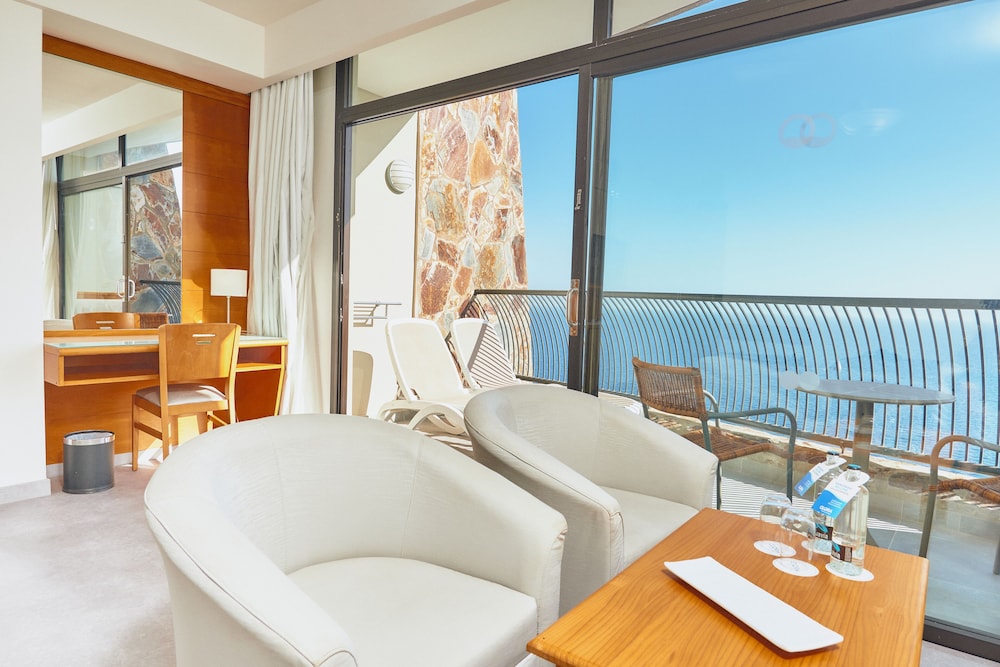 Standard Room, Sea View (3 Adults) photo 3